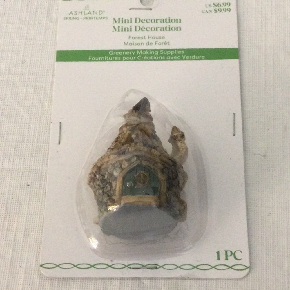 Ashland Mini Forest House Decoration - Brown and Green